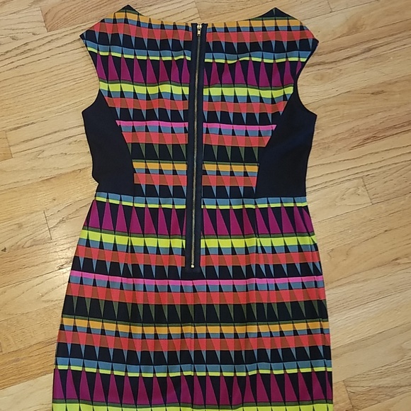 Signature sleeveless dress - Picture 3 of 3